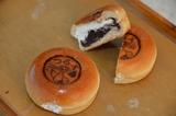 画像: 今年の春にリニューアルした人気メニュー「鶴巣あんぱん」(210円)。