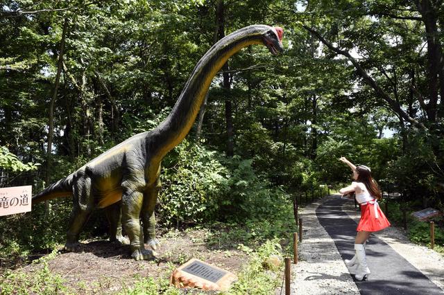 画像: プラキオサウルスと闘うクレインズ、でもそれ草食なんですけど…