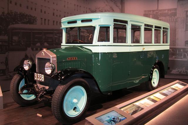 画像: 1929年に製造されたスミダM型バス。現存する国内最古のバスだ。
