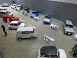 画像: これまでスバルが世に送り出してきた量産モデルがズラリと並ぶ。