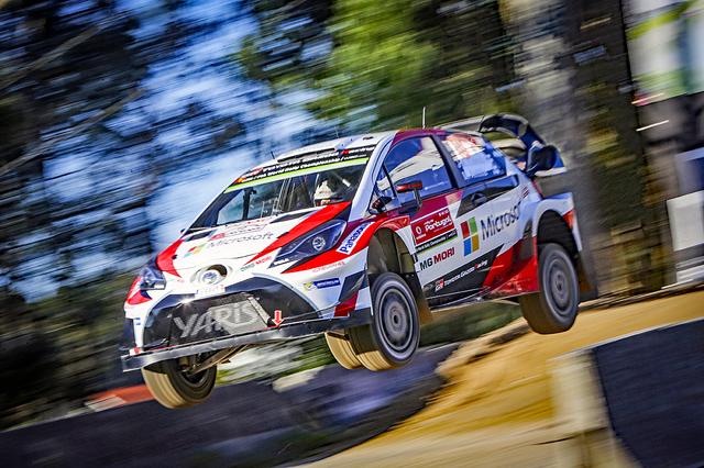 画像: 2017シーズンのWRCを戦うヤリス WRC。展示車両はレプリカだが、雰囲気は変わらない。