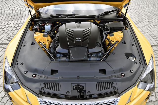 画像: LC500は、コンベンショナルな5LのV8DOHC。組み合わされるミッションは新開発のトルクコンバーター10速AT。