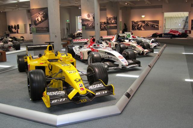 画像: 第一期のホンダF1から最新のマクラーレン ホンダまで、歴代のF1マシンも数多く展示されている。