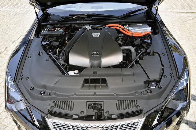 画像: LC500hは、3.5LのV6+2モーターのハイブリッド。ミッションは電気式無段変速機だが10速マニュアルモード付き。