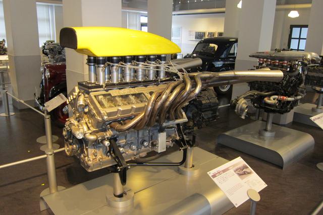 画像: 1969年の日本GP優勝車、ニッサンR382に搭載された6LのV12エンジン、GRX-2。