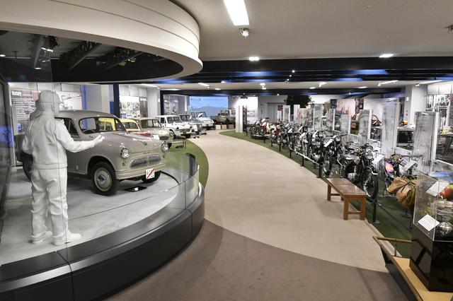 画像: 4輪車だけでなく、2輪車も歴代のモデルが数多く展示されている。