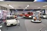 画像: スズキの主力製品をはじめ、ハイブリッドや燃料電池といった新しい技術へ挑戦してきた歴史についても紹介している。