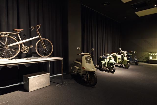 画像: 終戦直後、のちの自動車生産の基盤となる三輪車やスクーターも展示。展示車両は不定期で入れ替えられる。