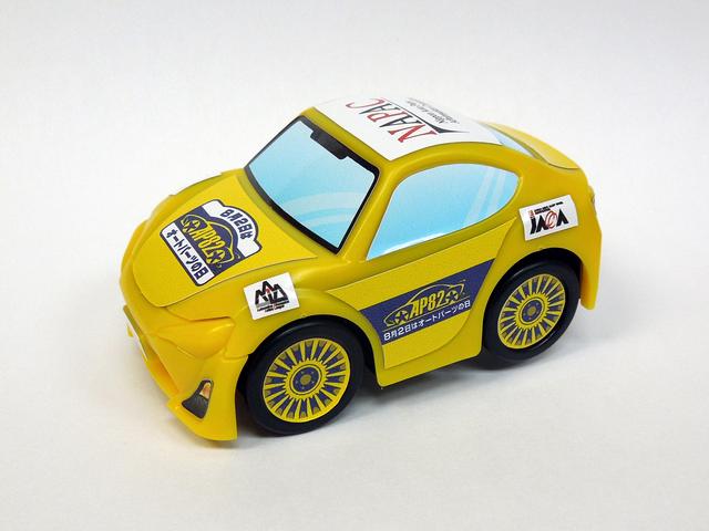 画像: 特製カープラモ2000個が来場の子どもたちに配られた。