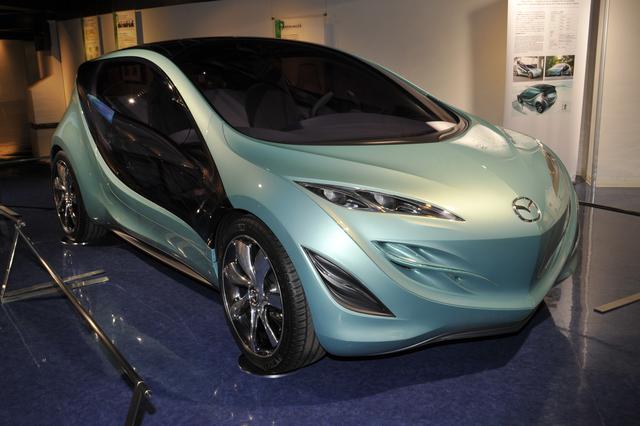 画像: かつてモーターショーに出展された懐かしいコンセプトカーなど、次世代のクルマ社会への提案も紹介。