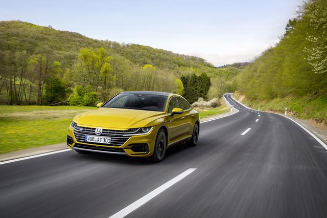 画像: フォルクスワーゲン アルテオンは「大衆車」のイメージを払拭するスタイルと走り