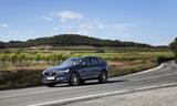 画像: トールハンマーをアイコンに使ったヘッドライトこそXC90と同じだが、このXC60はさらに精悍さが増したデザインとなった。