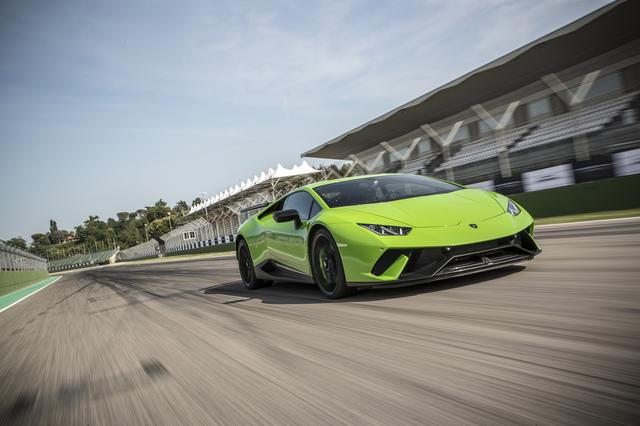 画像: ニュルブルクリンク量産車最速ラップタイムを大幅に更新。今回はイモラサーキットでその速さを味わうことができた。