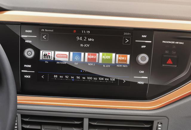 画像: コネクティビティの面でも充実。専用アプリを用いた「We by Volkswagen」では、キャッシュレスパーキングにも対応する。