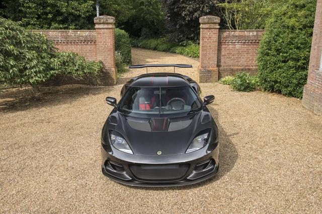画像: ロータス エヴォーラ GT430 最高速度:305km/h 0-100km/h加速:3.8秒 車両本体価格:19,440,000円