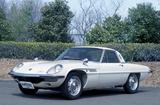 画像: 「マツダ コスモスポーツ」1967年製。世界で初めて量産ロータリーエンジンを搭載した市販モデル。