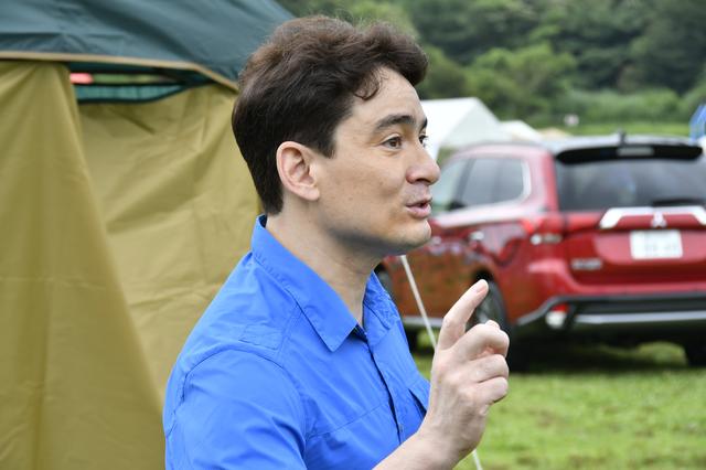 画像: 三菱のアンバサダーになったアルピニストの野口 健さん。「千葉のはずれから東京の事務所まで約60km。アウトランダーPHEVで毎日のようにドライブ。最近はエコ運転に目覚めました(笑)」。