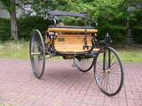 画像: 「ベンツ パテントモートルヴァーゲン」1886年製(レプリカ)。世界初のガソリン車で、棒ハンドルの三輪車だ。