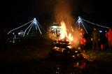 画像: 夜はキャンプファイヤーでも盛り上がった。