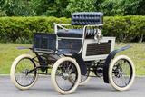 画像: 「ロコモビル スチームカー」1899年製。300本の管によるボイラの圧力で2気筒エンジンを駆動する。