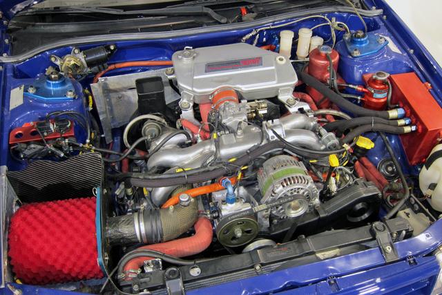 画像: 300bhp/45kgmを発生する2Lの水平対向4気筒DOHCターボ。