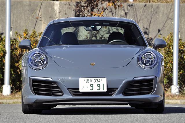 画像: 一目でポルシェ、それも911とわかる伝統のフロントマスクも、ビッグマイチェンで小変更されている。