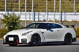 画像: 撮影車は2016年8月に発表・発売された2017年モデル。フロントバンパーはNISMO専用のカーボンファイバー製。