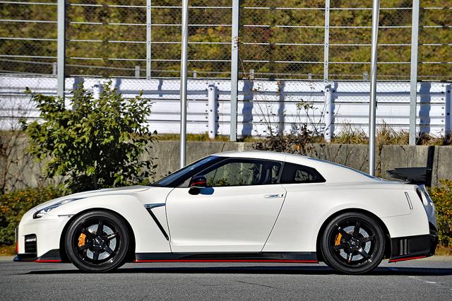 画像: 2+2のクーペだから、4690mmの全長と2780mmのホイールベースはスポーツカーとしては少し長め。