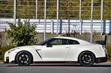 画像: 2+2のクーペだから、4690mmの全長と2780mmのホイールベースはスポーツカーとしては少し長め。
