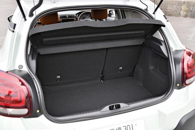画像: この状態で、荷室容量は300L。深さ/奥行きともに合格点。