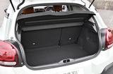 画像: この状態で、荷室容量は300L。深さ/奥行きともに合格点。