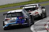 画像: もう1台のCIVIC、97号車を周回遅れに捉える。