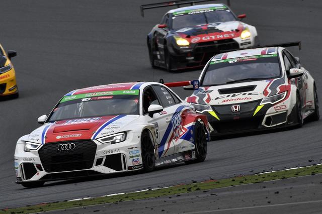 画像: ポールを争った45号車Audi RS3は、ラリードライバー新井敏弘を招聘したがトラブルにより長いピット作業を強いられた。
