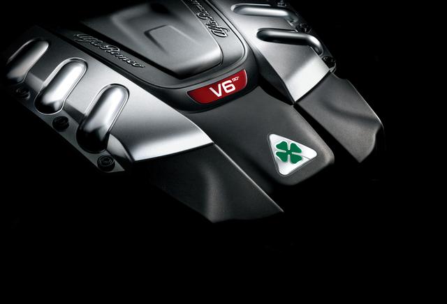 画像: 510psを発生する2.9L V6ツインターボエンジンを搭載するクアドリフォリオ。
