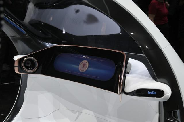 画像: smart vision EQ fortwoにはハンドルやペダル類はない。すべて自動運転だ。