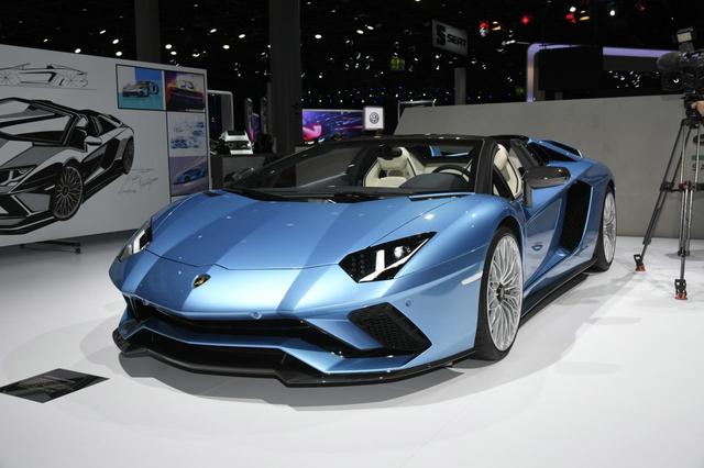 画像: ランボルギーニのニューモデルは、アヴェンタドールSロードスター。最高出力740ps、4WS採用など、たゆまぬ進化を続けています。