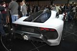 画像: Mercedes-AMG Project ONEには、F1マシンのような垂直に立ったシャークフィンが採用されている。