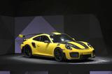 画像: こちらもワールドプレミアとなった911GT2 RS。ハイパワー、専用パーツを多数用いた軽量ボディ、締め上げられたサスペンション。絶対的な動力性能をとことん突き詰めたスペシャルモデルです。ちなみに後輪駆動の2WDモデルです!
