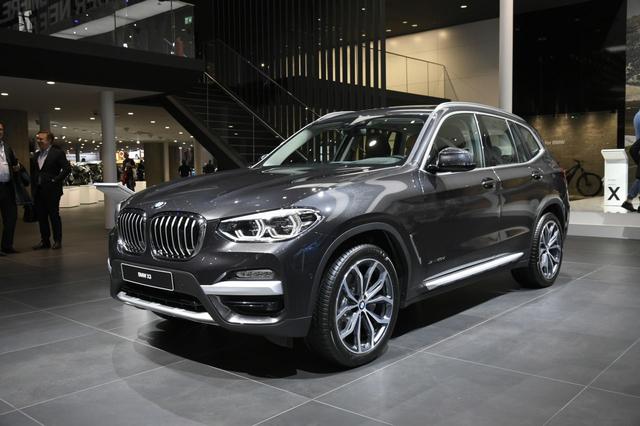 画像: 直4 2Lターボ(225ps)を搭載するX3 xDrive30iの0→100km/h加速は6.3秒。 X3 M40iの直6 3Lターボ(360ps)は4.8秒。