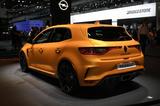 画像: 展示車のボディカラーは新色の「トニックオレンジ」。