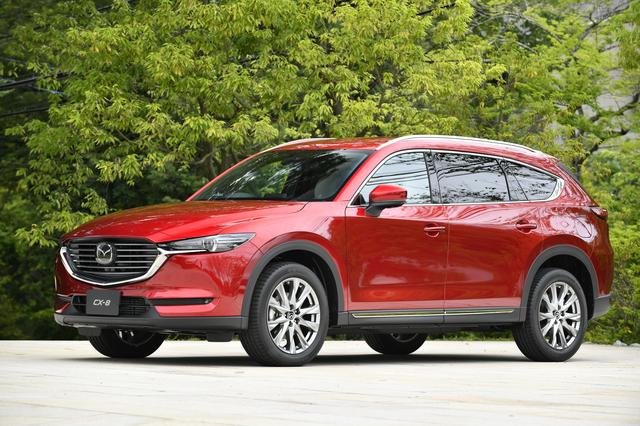 画像: フロントグリルはメッシュのCX-5に対し、CX−8では横桟となった。