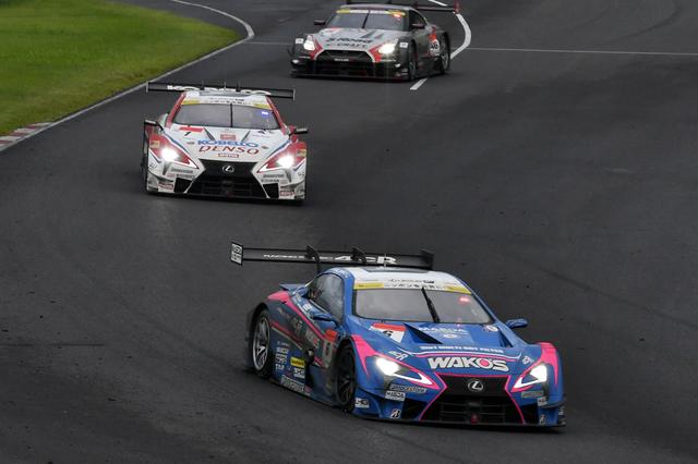 画像: 先頭の(ようにに見える)6号車レクサスはこの時点で3位、後ろの2台が1位,2位だ