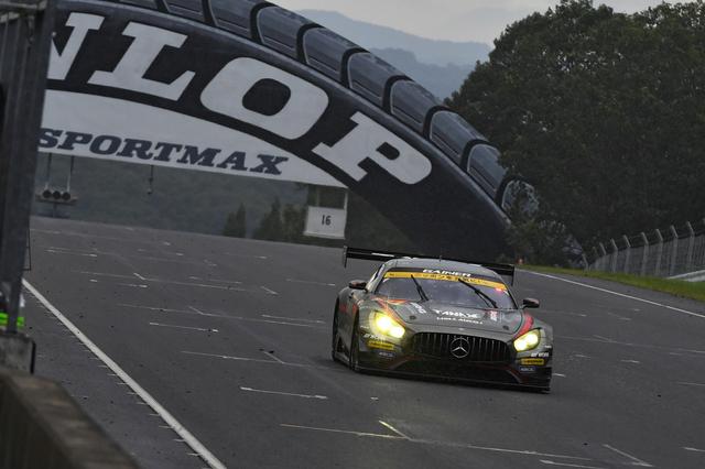 画像: GT300は77周で終了、思いもよらぬトップチェッカー