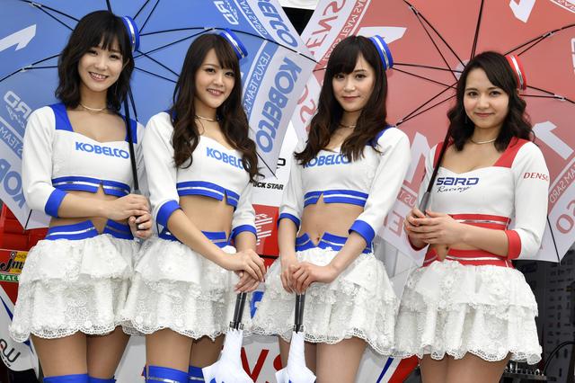 画像: 2017年 KOBELCO GIRLS 左より 西村いちかサン 比良祐里さん 三城千咲さん 右:2017年 SARD イメージガール 瀬野ユリエさん