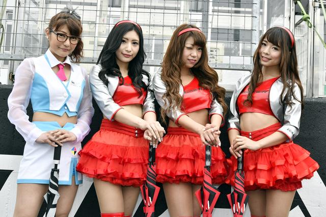 画像: 左:Toners 今村知可さん 右3人:GAINER sucre 左より 桜井綾香さん 水嶋ななサン 神崎美羽さん