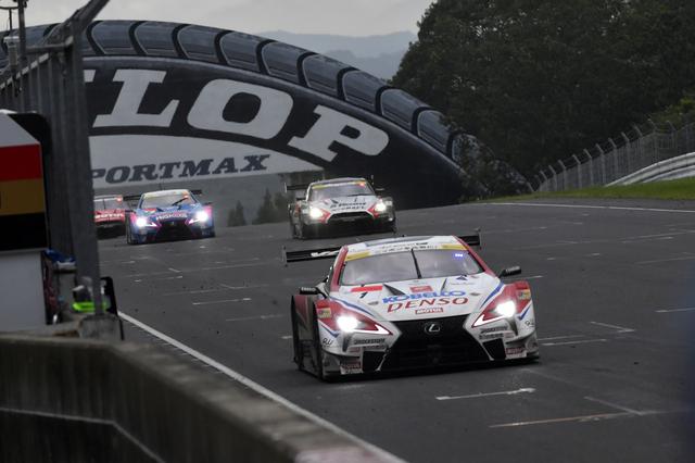 画像: 1号車レクサス、46号車GT-Rの順でチェッカー、3位だけど6号車以下は周回遅れ