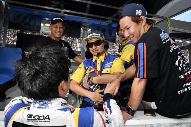 画像: 予選2番手のチームに強力な助っ人が! いつかはレジェンド? ある意味レジェンド?
