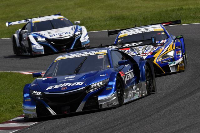 画像: 24号車GT-Rのペースが落ち、17号車NSXがトップに立つ