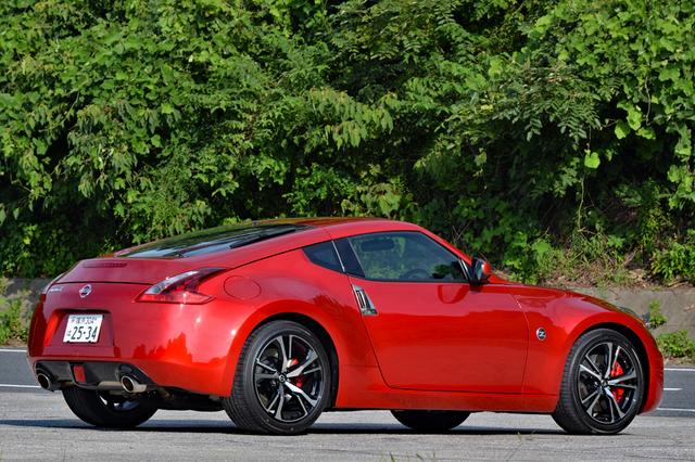 画像: 取材車のボディカラーは新色のカーマインレッド。ドアハンドルやバンパー下部はブラックアウトされた。