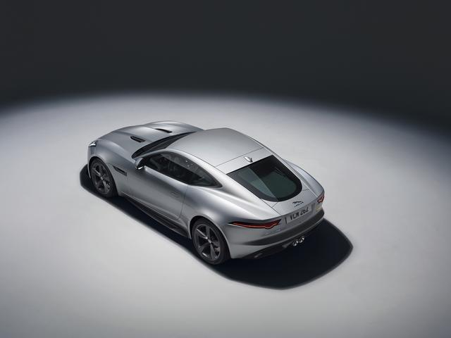 画像: ジャガー Fタイプ 400 SPORT COUPE。車名どおり400psエンジンを搭載する。
